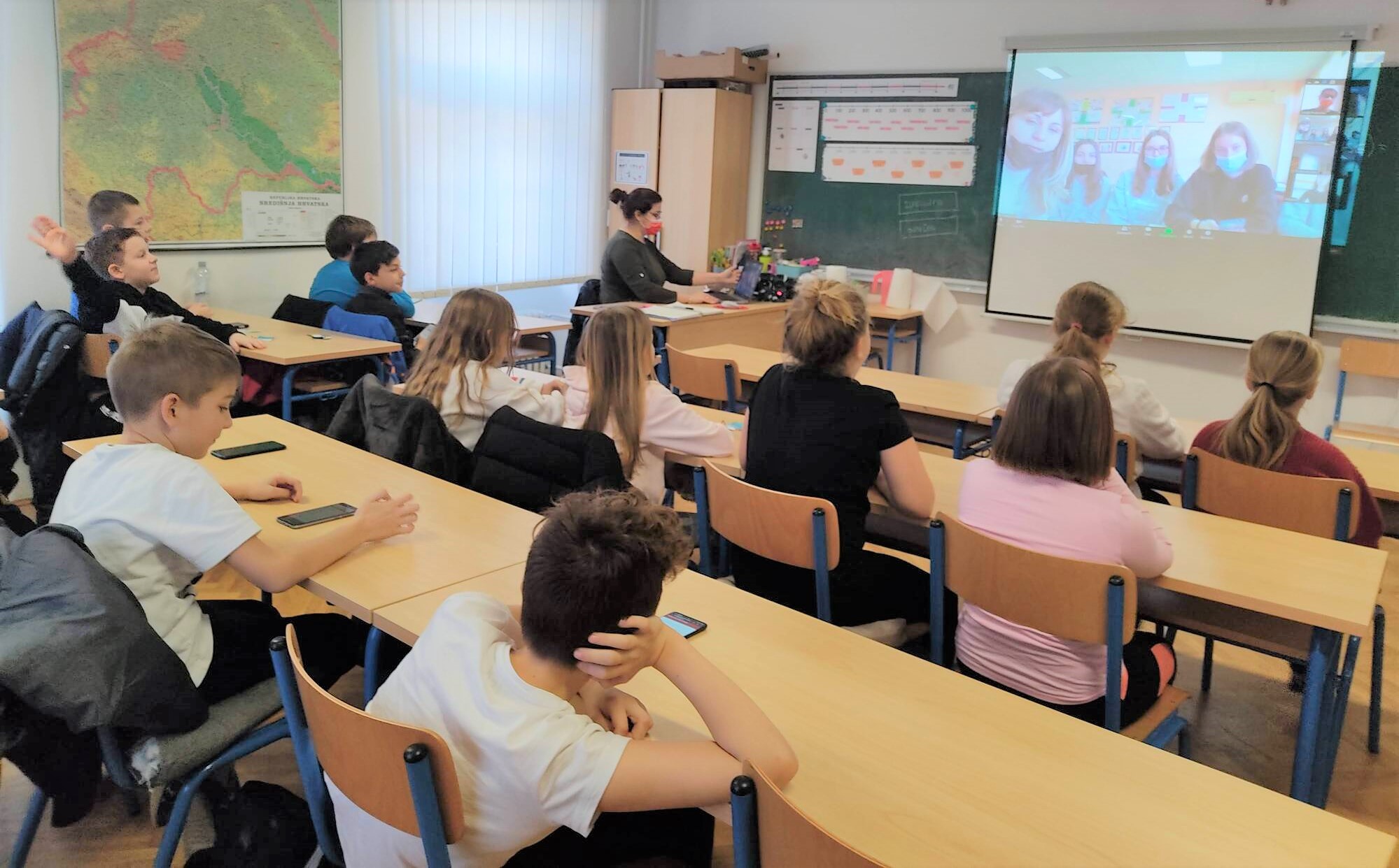Učenici 3.c s učiteljicom Brankom Leljak u videokonferenciji s maturantima Ekonomske škole Požega