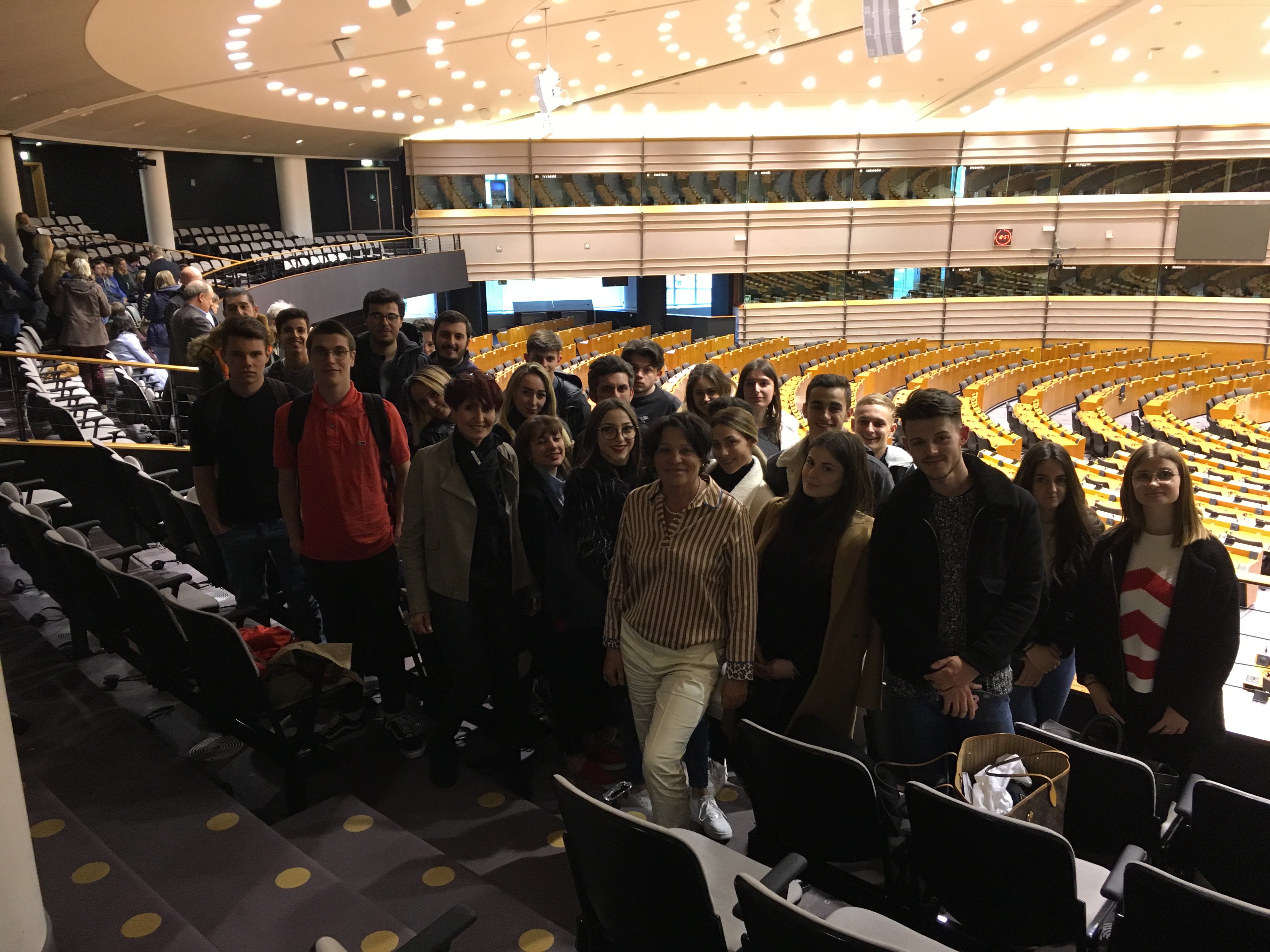 Michèle RIVASI et les jeunes au Parlement