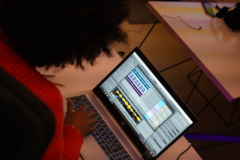 Ein Laptop mit ableton geöffnet