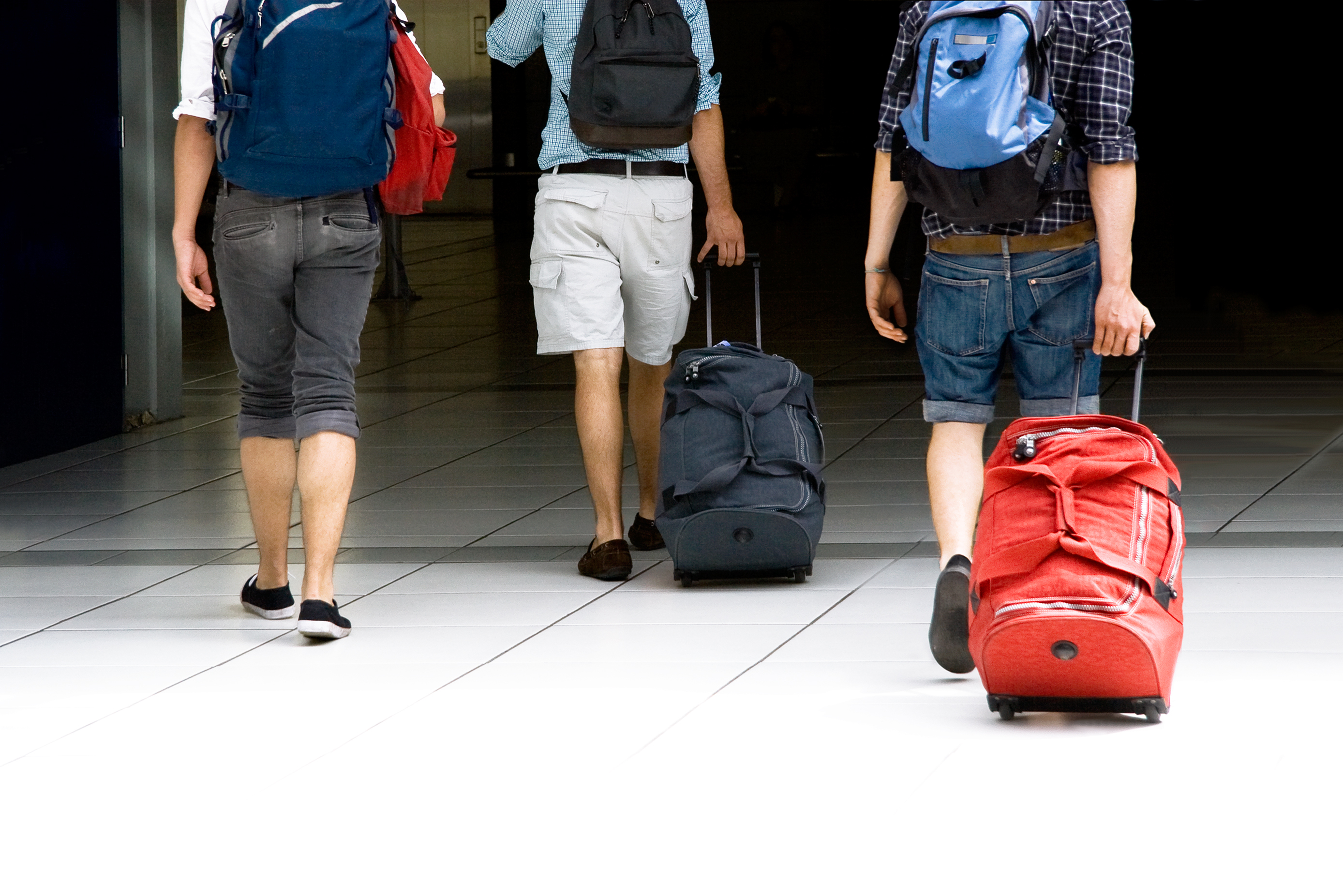 Уезжать почему. Люди уезжают. Молодежь с чемоданами. Молодежь уезжает из страны. Студент с чемоданом.