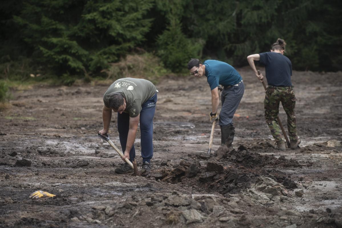 Volunteers working on the revitalisation of Malý Bor mires, European Union, 2020