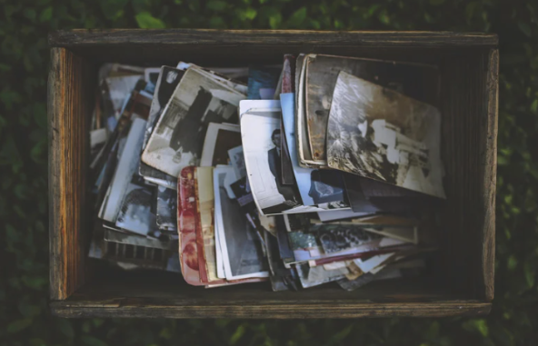 A generic example of a memory box, inside this box, there are pictures.