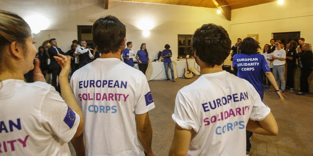 Volunteers from European Solidarity Corps dancing in a circle 