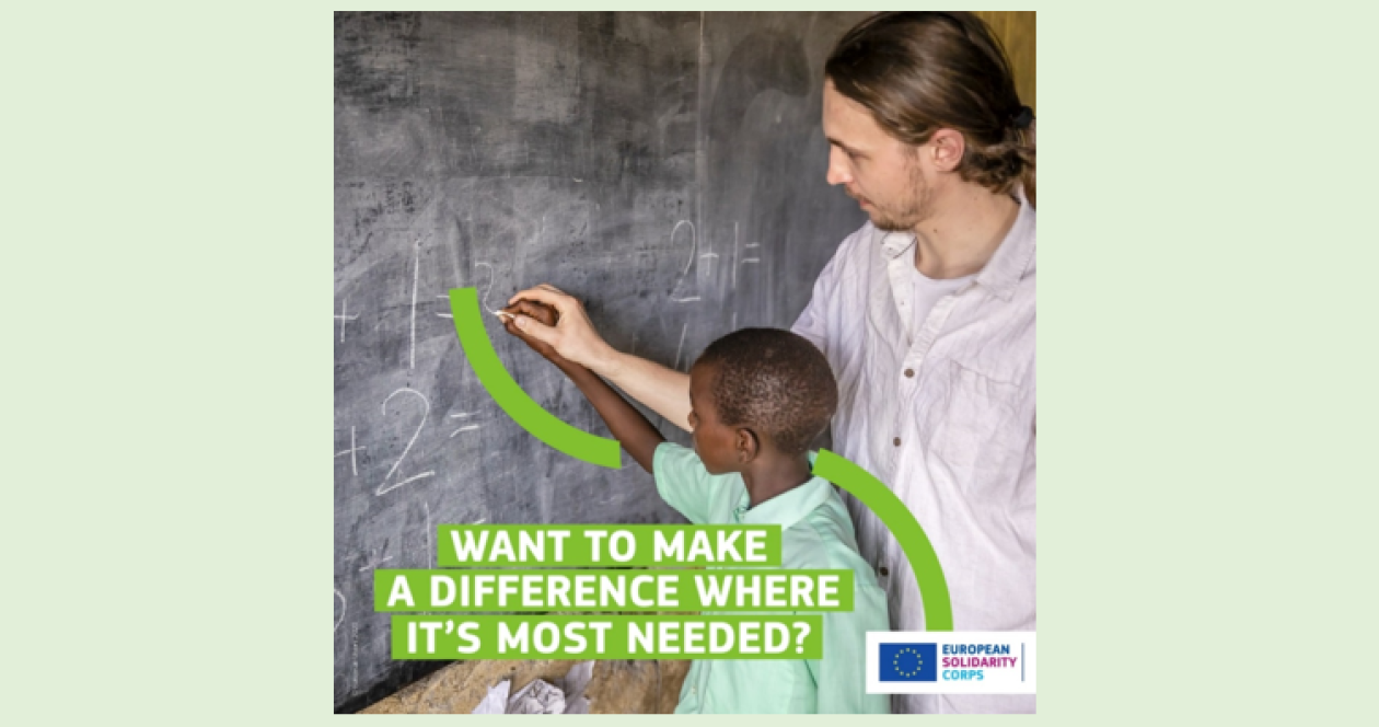 A young guy is doing maths with a kid and writing together numbers on a blackboard
