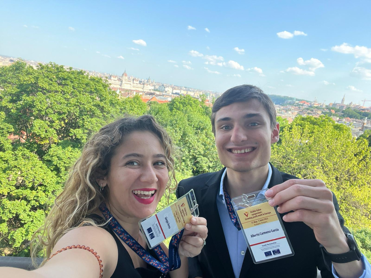 Giorgia and Alberto, 2 young journalists in Budapest