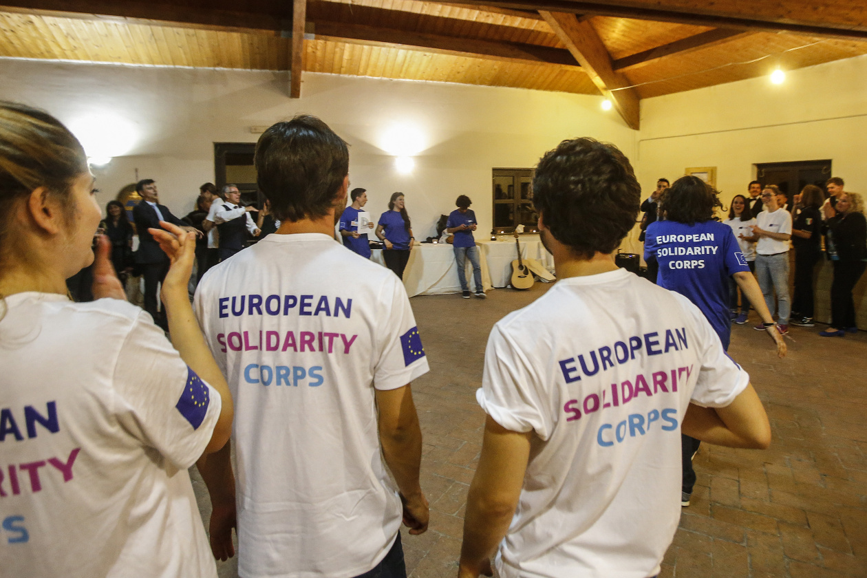 Volunteers from European Solidarity Corps dancing in a circle 