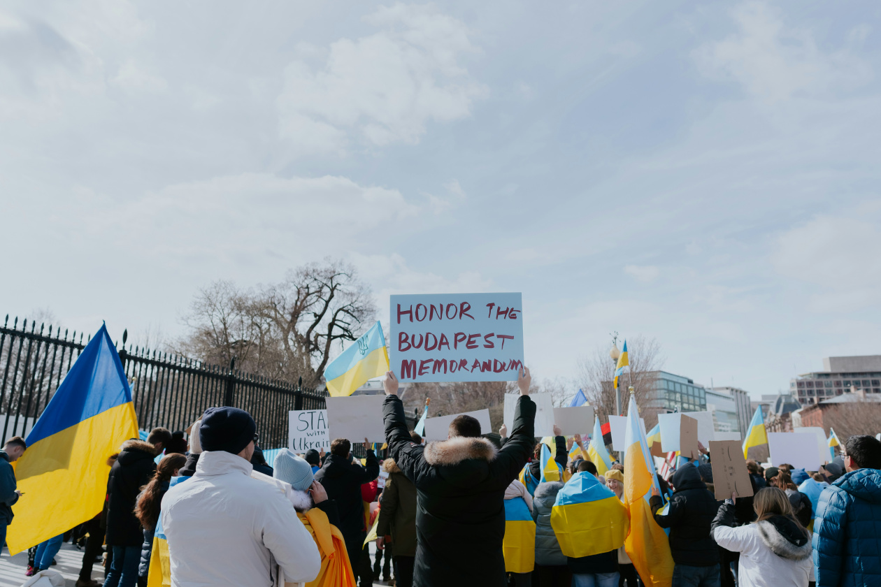 People with Ukrainian flags protesting