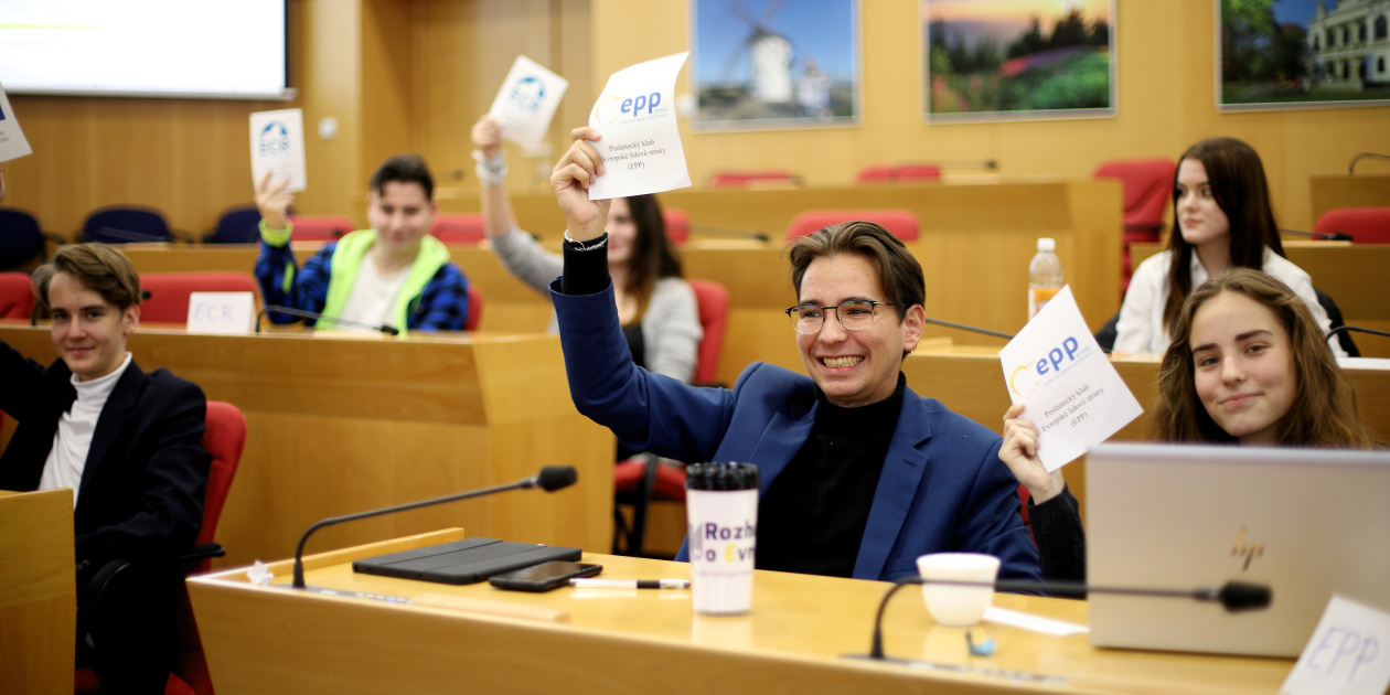 High-school students participating in seminar on EU affairs - © Miloslav Pospíšil