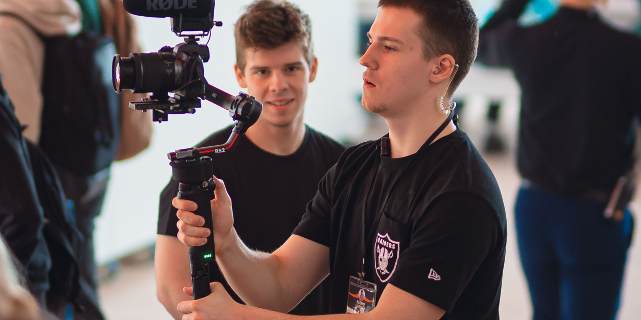 Young people filming ©Maarja-Marleen Rullinkoff