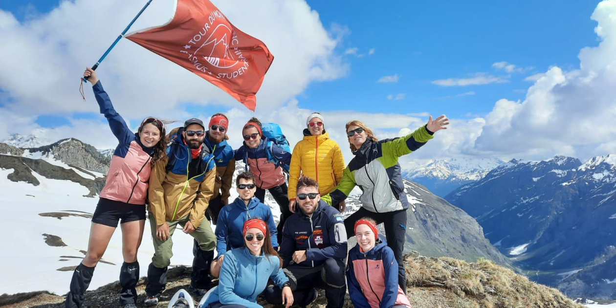 Erasmus+ students at the top of Mont Blanc - ©Université Savoie Mont Blanc 