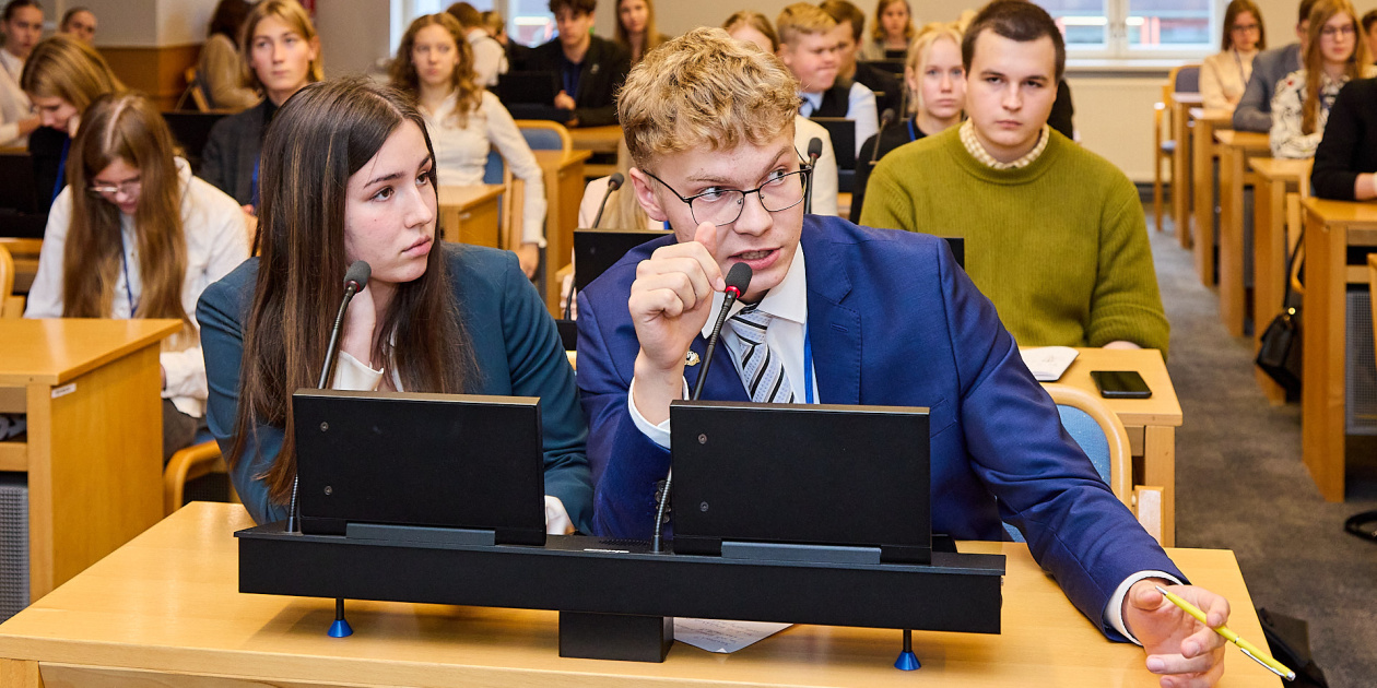 Two young participants at the city council simulation - credit: Dimitri Pravdjukov