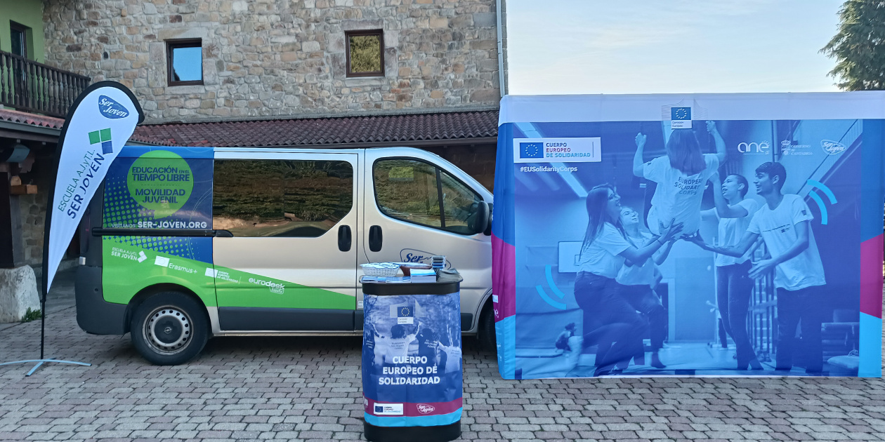 The Serjoneta van and information stand - credit: Alberto Rodríguez Díez