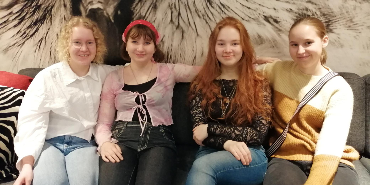 Four young girls sitting together - credit: Sofia Ståhlberg