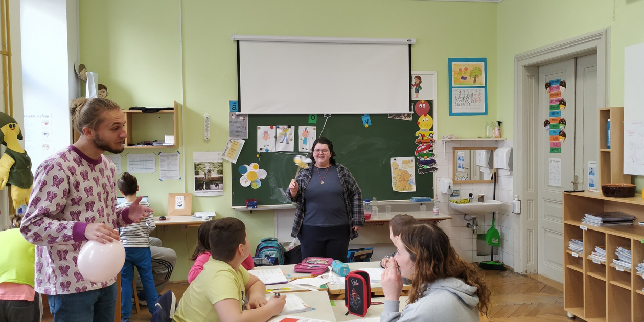 Young people volunteering in a classroom - credit: Dragana Kosić Petrović