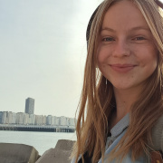 Eva bij het strand in België
