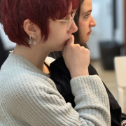 Članica skupine "Pool of young journalist" Tia Grgin na treningu mladih novinara