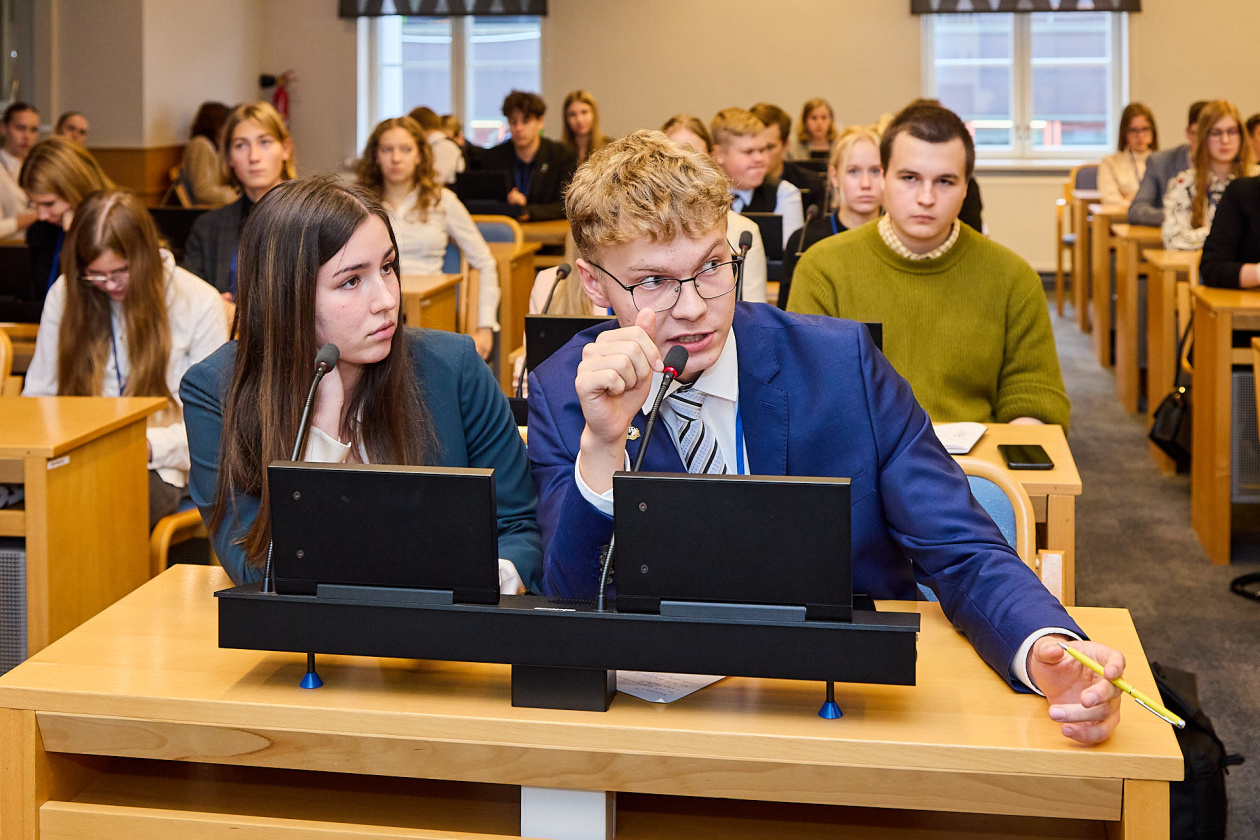 Two young participants at the city council simulation - credit: Dimitri Pravdjukov